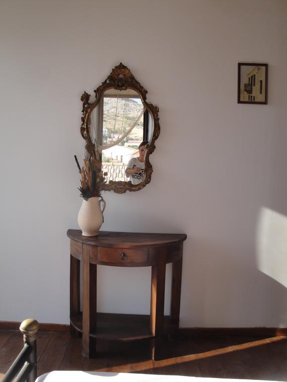 Villa Chrysodimi Chalki Town Стая снимка