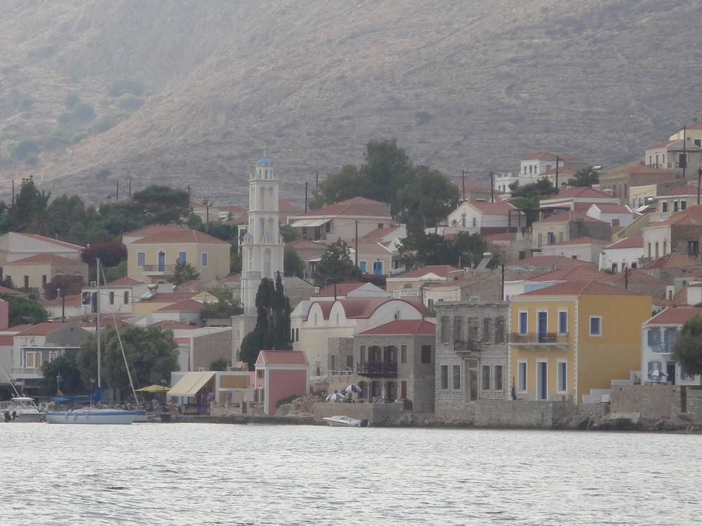 Villa Chrysodimi Chalki Town Стая снимка