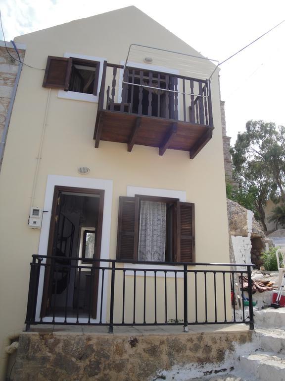 Villa Chrysodimi Chalki Town Стая снимка