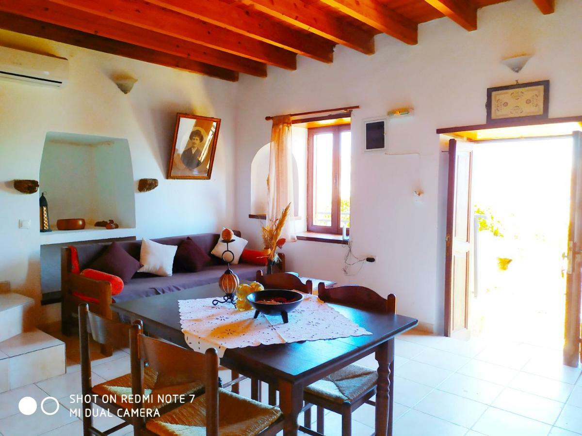 Villa Chrysodimi Chalki Town Екстериор снимка
