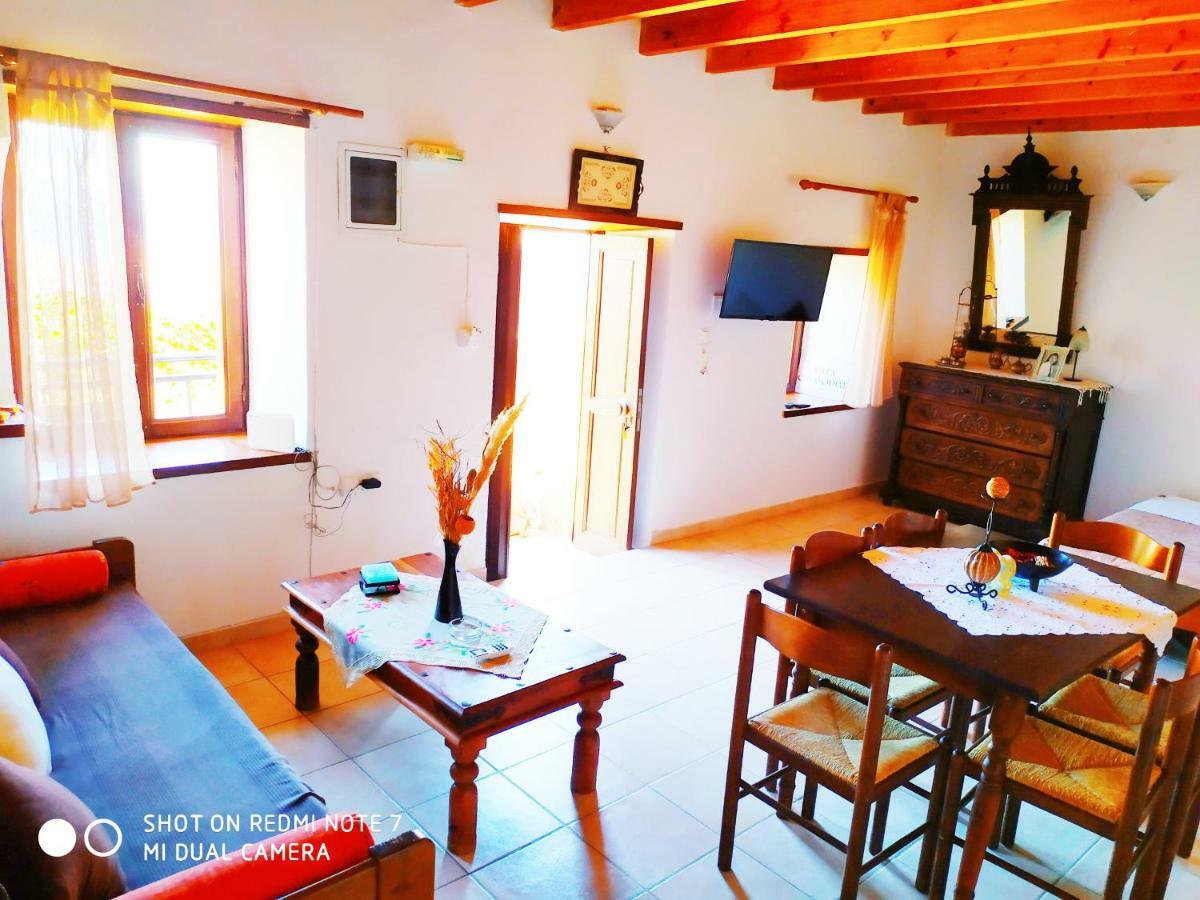 Villa Chrysodimi Chalki Town Екстериор снимка